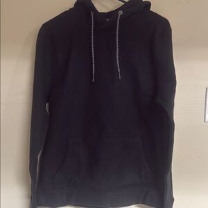 Black Hoodie Sweatshirt with Classic Design and Drawstrings